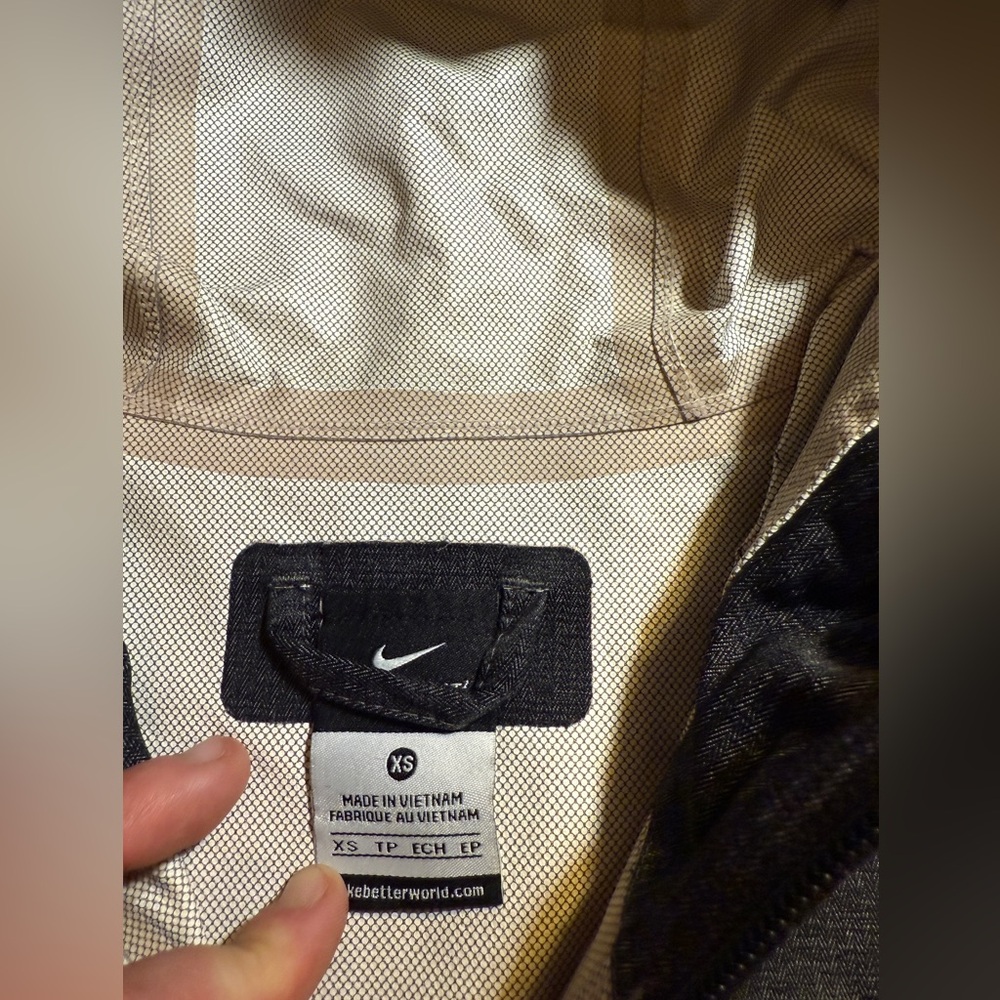 Washington State Nike Pro Rain Jacket - Picture 3 of 11